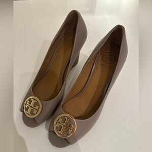 Tory Burch Women's Sally Wedge Nude Brown Peep-Toe Heels